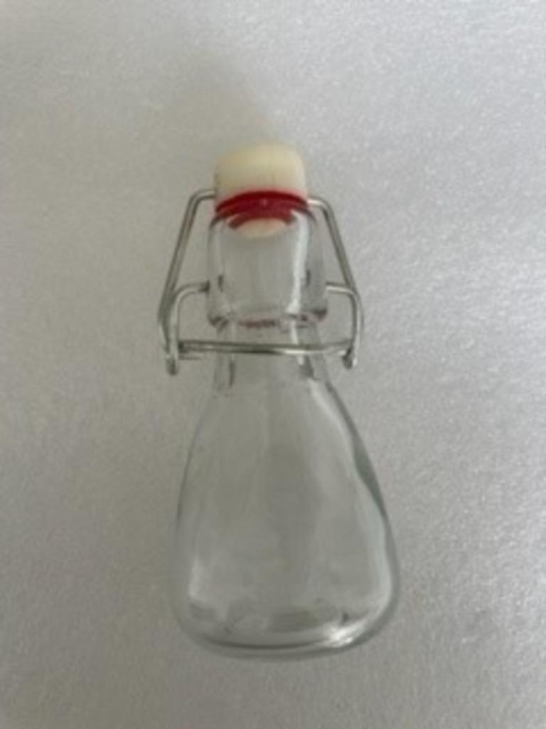4 petites bouteilles de lait imitées Nouveau, Enlèvement, Neuf