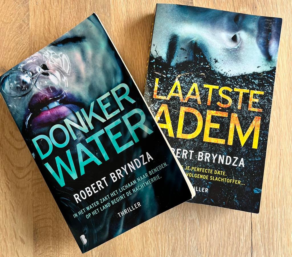 Robert Bryndza 2 boeken donker water + laatste adem, Ophalen of Verzenden, Zo goed als nieuw
