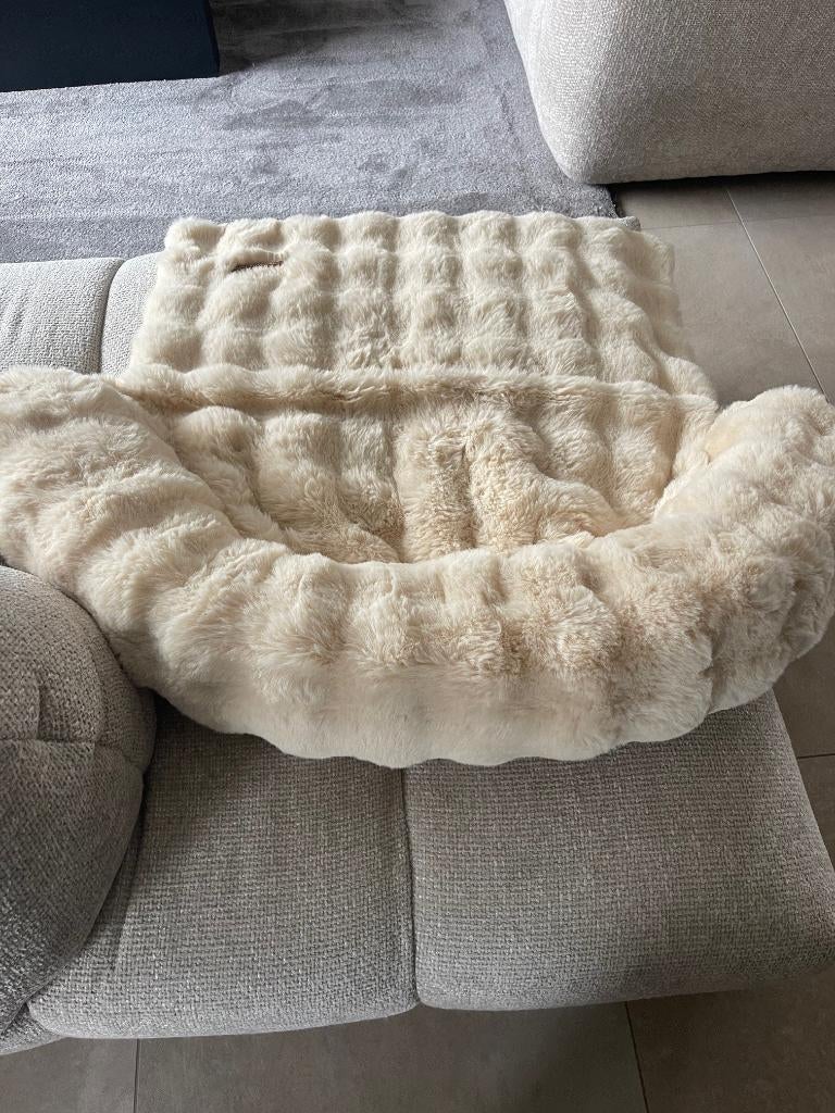 Luxe Pelsbarn bed voor kat of kleine hond NIEUW, Dieren en Toebehoren, Ophalen of Verzenden, Nieuw, Overige