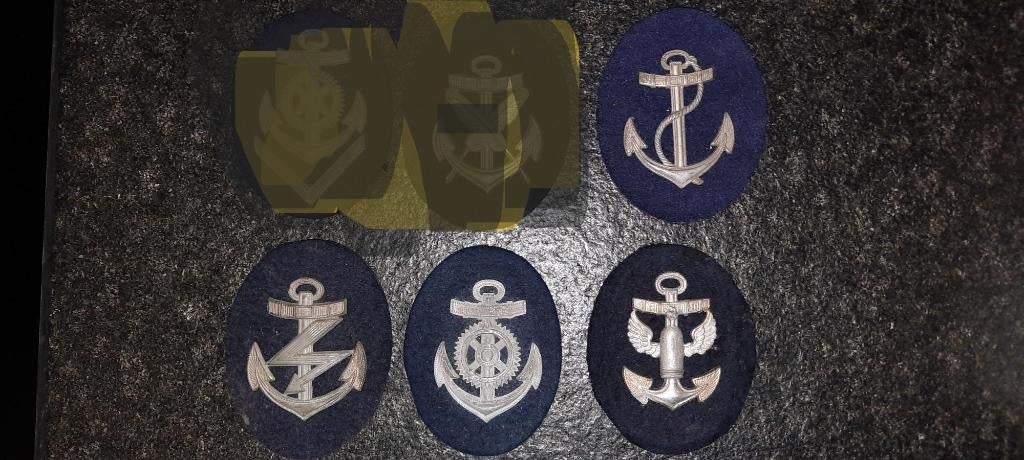 Kriegsmarine Duitse Marine metalen armkentekens WO2 NCO, Verzamelen, Verzenden, Marine