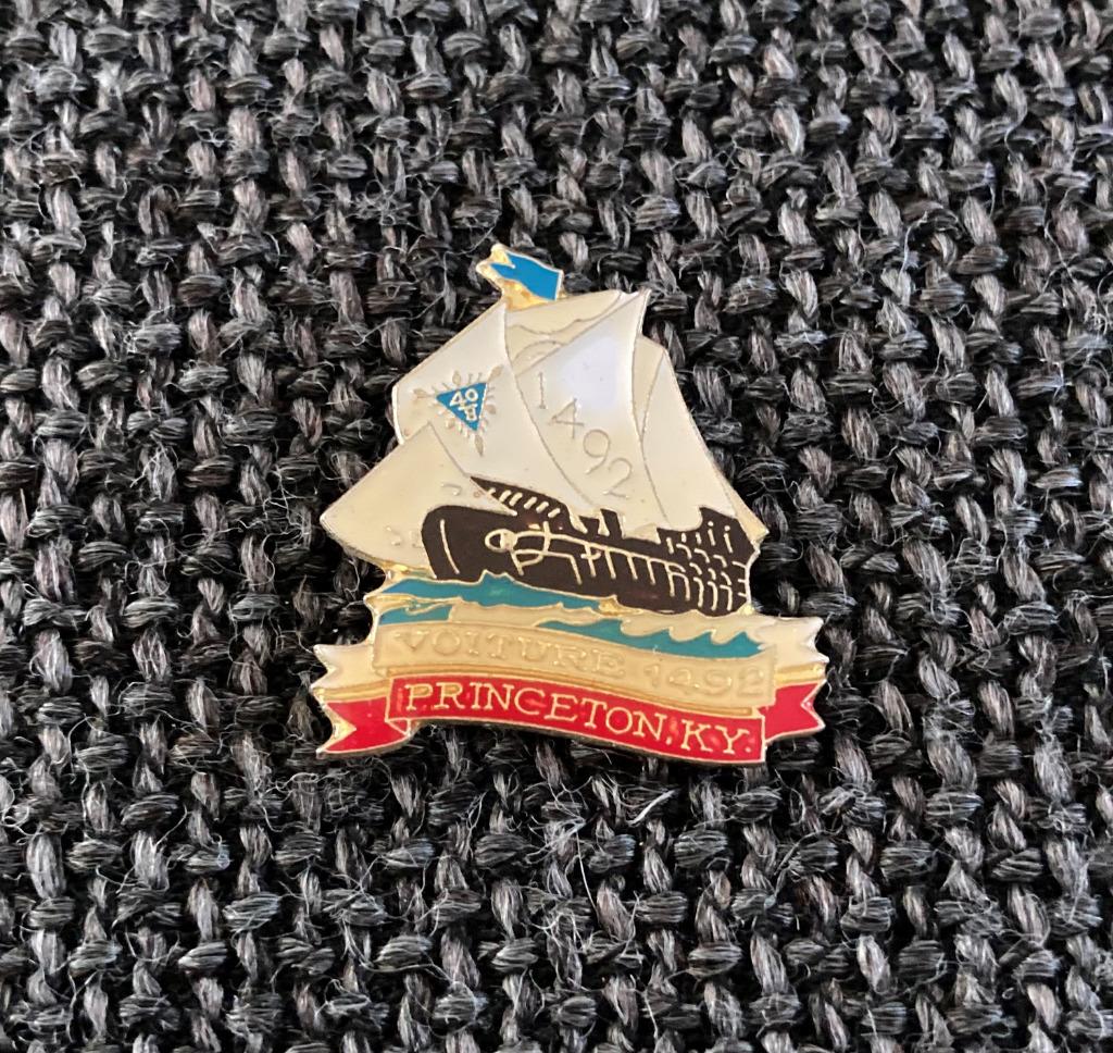 PIN - PRINCETON KY - KENTUCKY - VOITURE 1492 - ZEILBOOT, Envoi, Utilisé, Ville ou Campagne, Insigne ou Pin's
