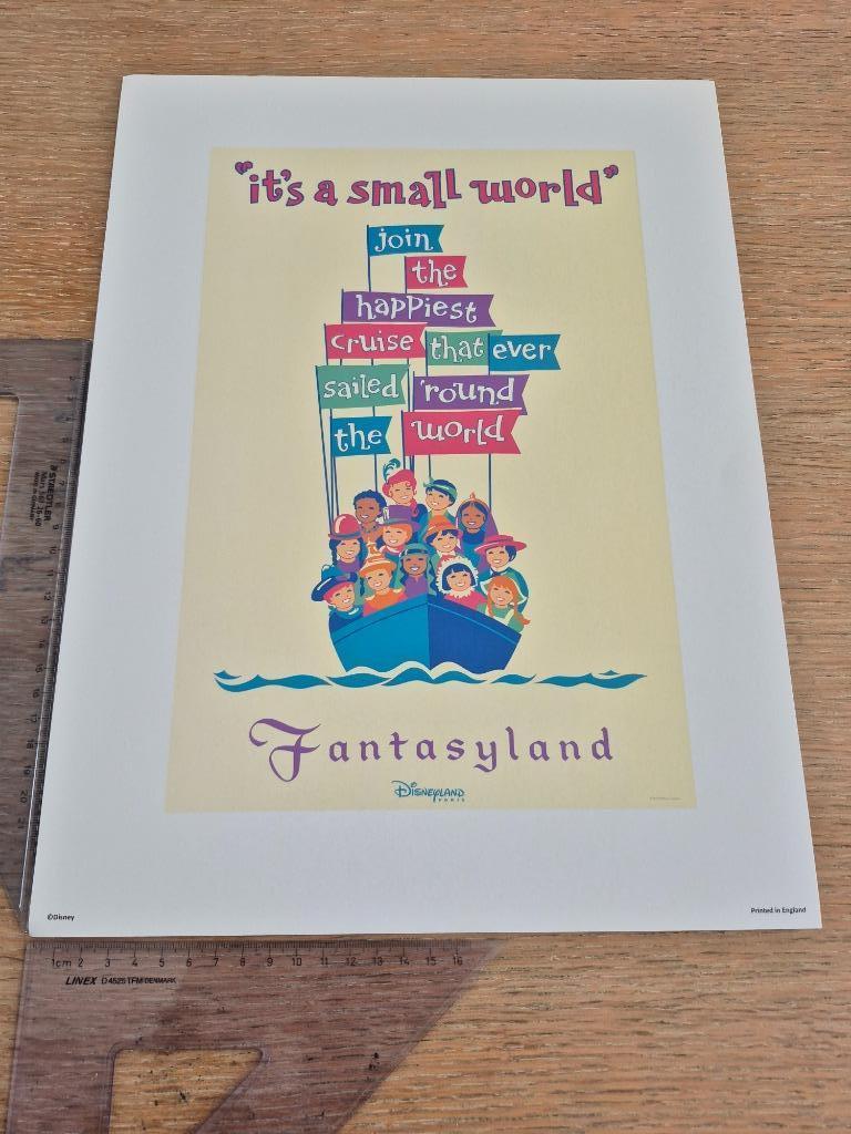 Disneyland affiche it's a small world, Ophalen of Verzenden, Overige figuren, Zo goed als nieuw, Plaatje of Poster