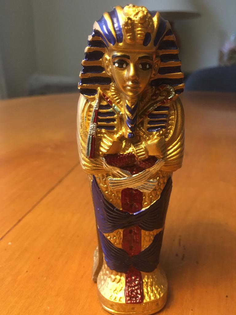 Egyptische beeldjes van Groot Egyptisch Museum Cairo, Ophalen