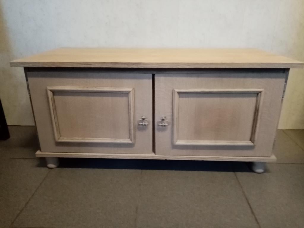 GEZANDSTRAALDE (TV) KAST MEUBEL, Huis en Inrichting, Ophalen, Met deur(en)