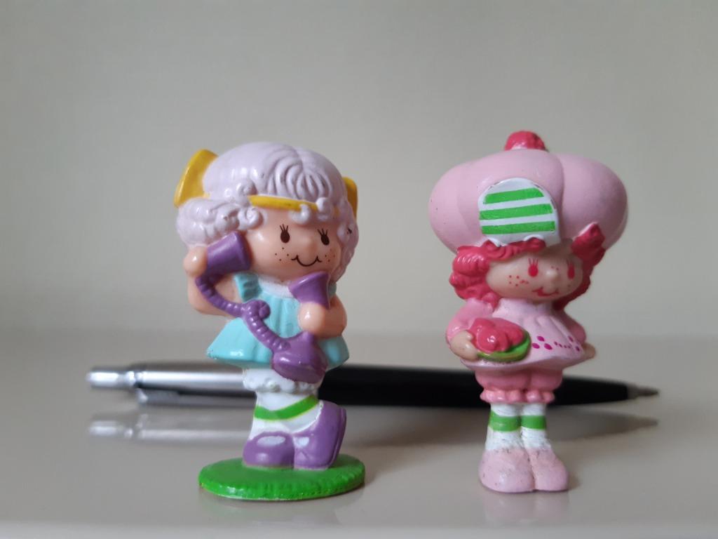 2 Vintage Strawberry Shortcake Figurines 1980 - 1982, Envoi