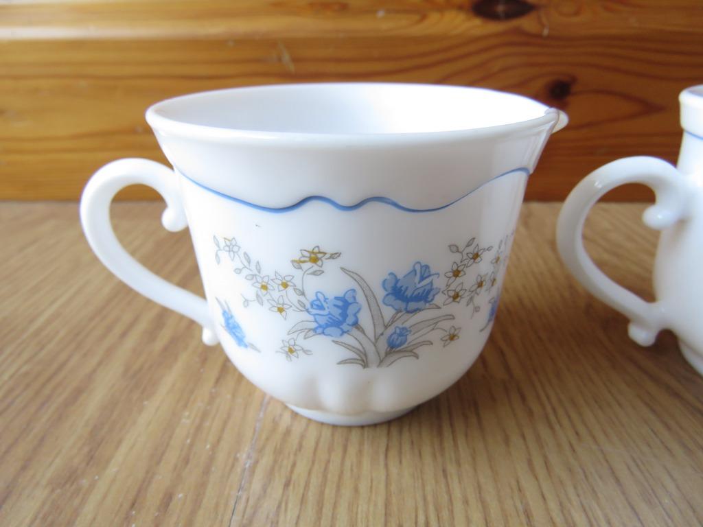 vintage arcopal 2 tasses a lait motifs fleurs bleues, Enlèvement ou Envoi, Comme neuf, Tasse(s) et/ou soucoupe(s)