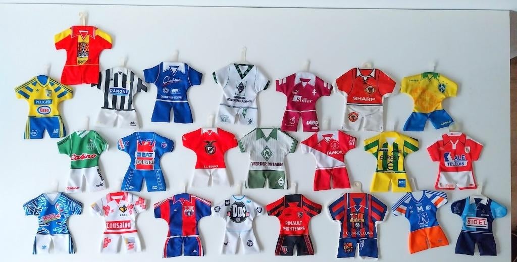 23 anciens mini maillots football, Enlèvement ou Envoi