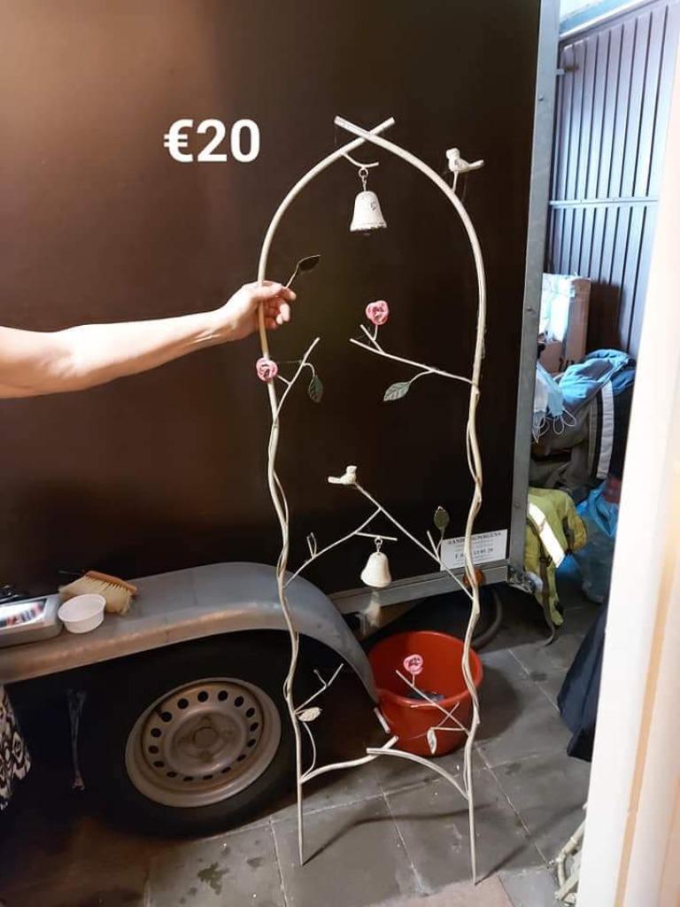 Belletjes boog in grond, Ophalen, Gebruikt