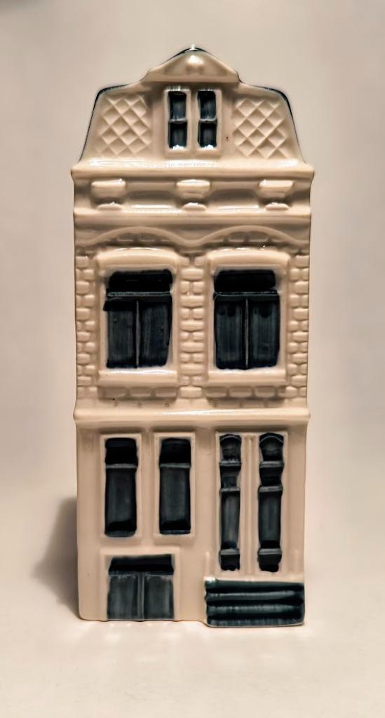 KLM huisje nr. 71  Singel 81 in Amsterdam.(1994), Ophalen