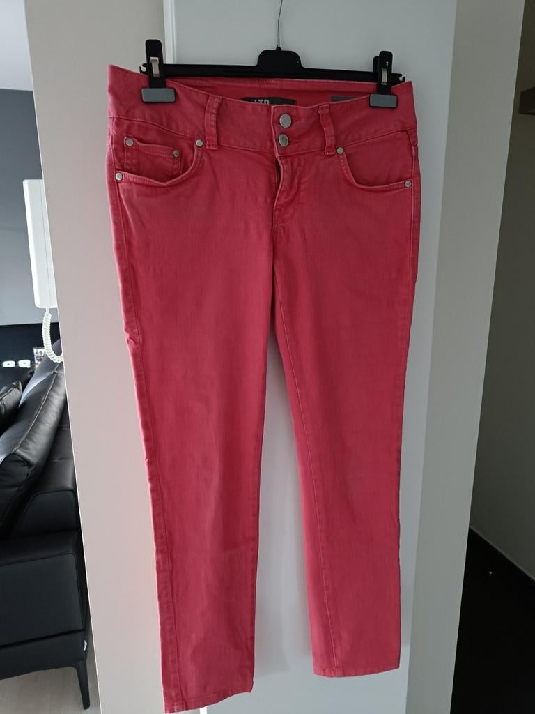 Koraalrode skinny jeansbroek van het merk LTB in maat 29., Overige kleuren, Ophalen of Verzenden, LTB, W28 - W29 (confectie 36)