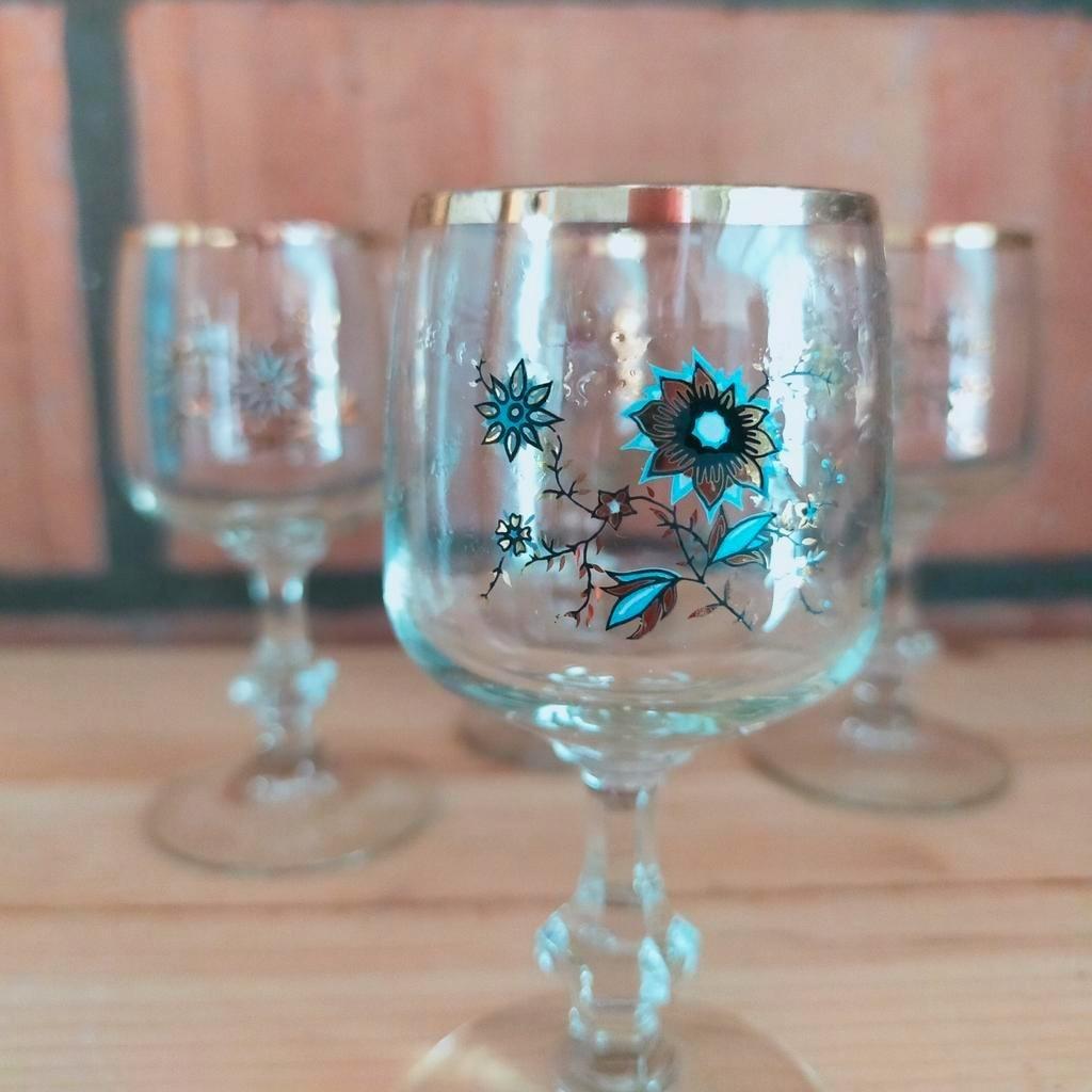 4 verres à liqueur verres à liqueur verres à liqueur avec fl, Enlèvement ou Envoi, Comme neuf, Verres et Verres à shot