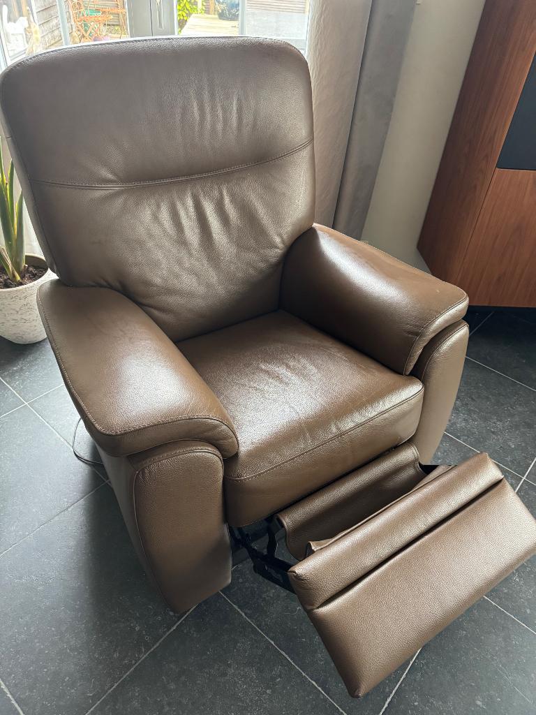 Fauteuil relax électrique en cuir marron, 75 à 100 cm, Comme neuf, Enlèvement, Cuir