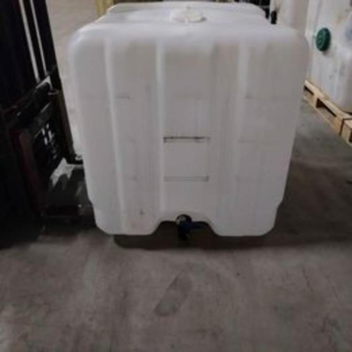 Plastic vat 1000l zonder frame, onderstel en dopen., Tuin en Terras, Regentonnen, Ophalen, Kunststof, Gebruikt, Met kraantje