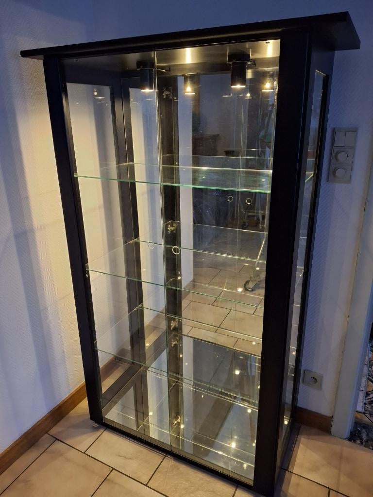 vitrine, 25 à 50 cm, Avec porte(s), Moderne avec une touche chinoise (tablier plus large), Utilisé