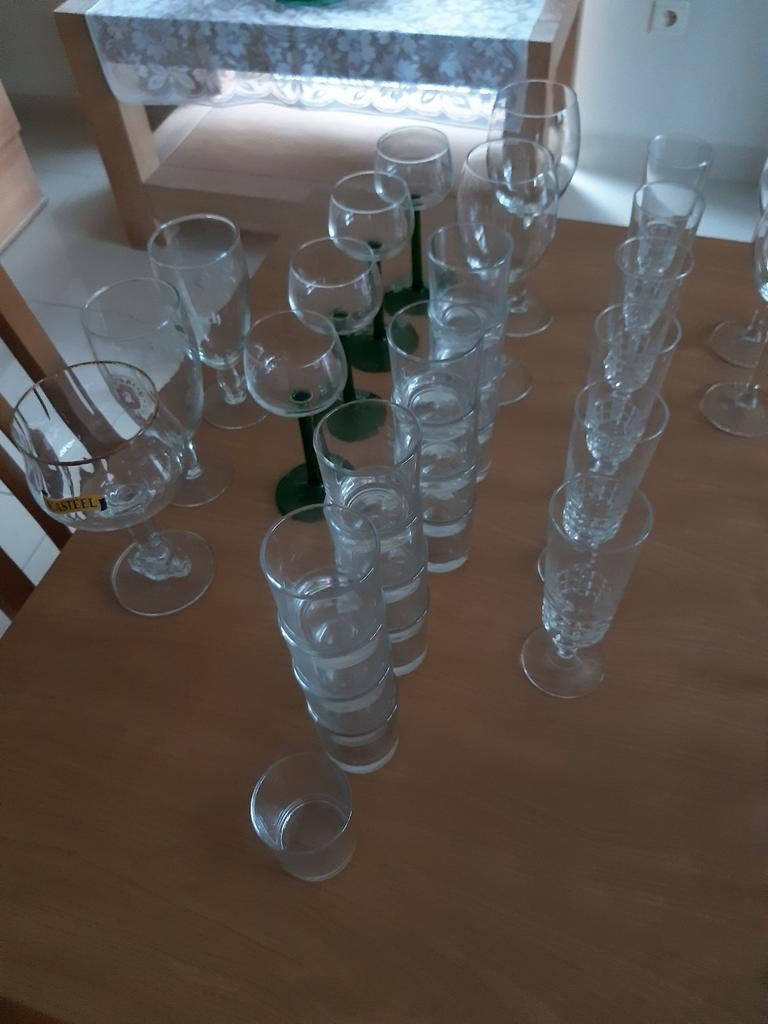Wijn-, bier-, coctail-, portoglazen. Kleine glaasjes., Verzamelen, Glas en Drinkglazen, Ophalen of Verzenden, Zo goed als nieuw