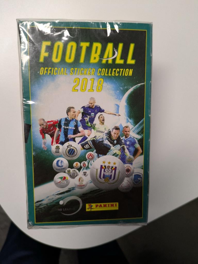 PANINI FOOTBALL 2018 gesloten DOOS BOX MET 100 ZAKJES SEALED, Hobby en Vrije tijd, Stickers en Plaatjes, Nieuw, Verzenden