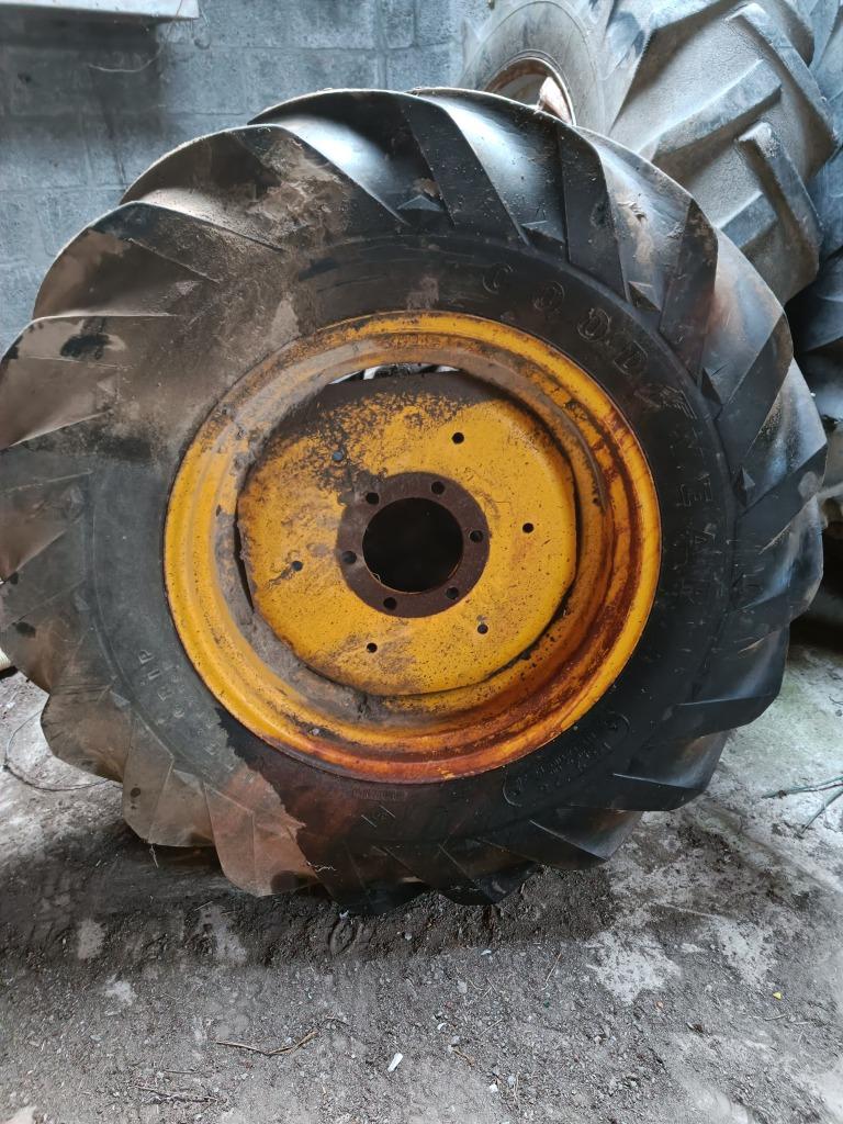 1 pikdirser maaidorser band en 2 velgen 14.9.26 goodyear, Zakelijke goederen, Ophalen