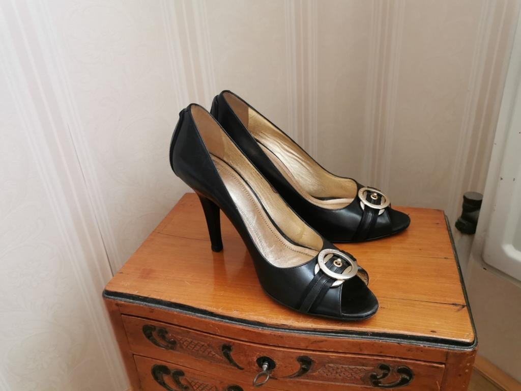 Hugo Boss taille 37,5, Enlèvement ou Envoi, Comme neuf, Noir, Escarpins