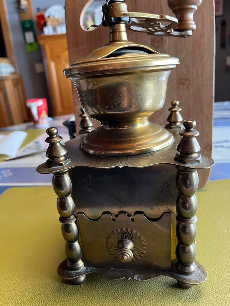 Geel koperen koffiemolen, Antiek en Kunst, Ophalen of Verzenden