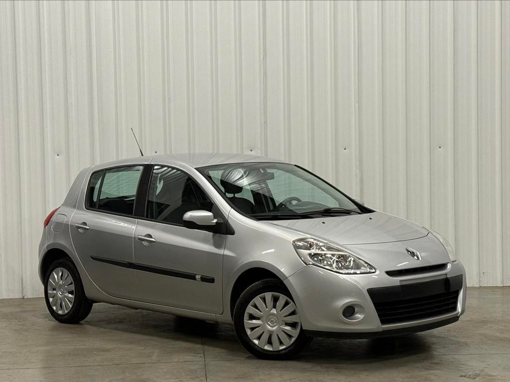 - Renault Clio - 1.2 Benzine - 85.000km - Airco - BJ 2010, Voorwielaandrijving, Stof, Zwart, 4 cilinders