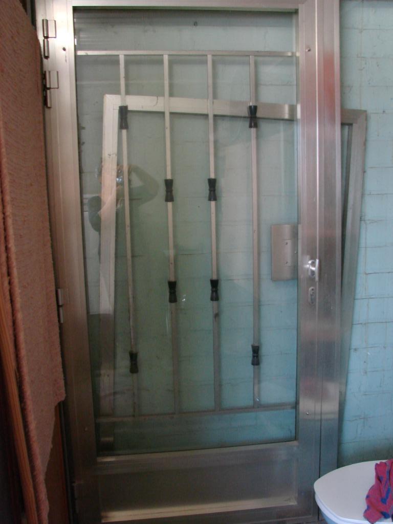 voordeur: met venster :aluminium en glas en sierhandvat, Ophalen, Gebruikt, Glas, Buitendeur