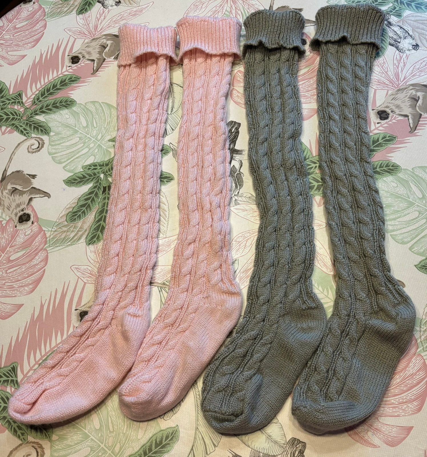 Roze en grijze gebreide kniekousen 37-40, Vêtements | Femmes, Neuf, Chaussettes et Chaussettes genoux, Gris, Enlèvement ou Envoi