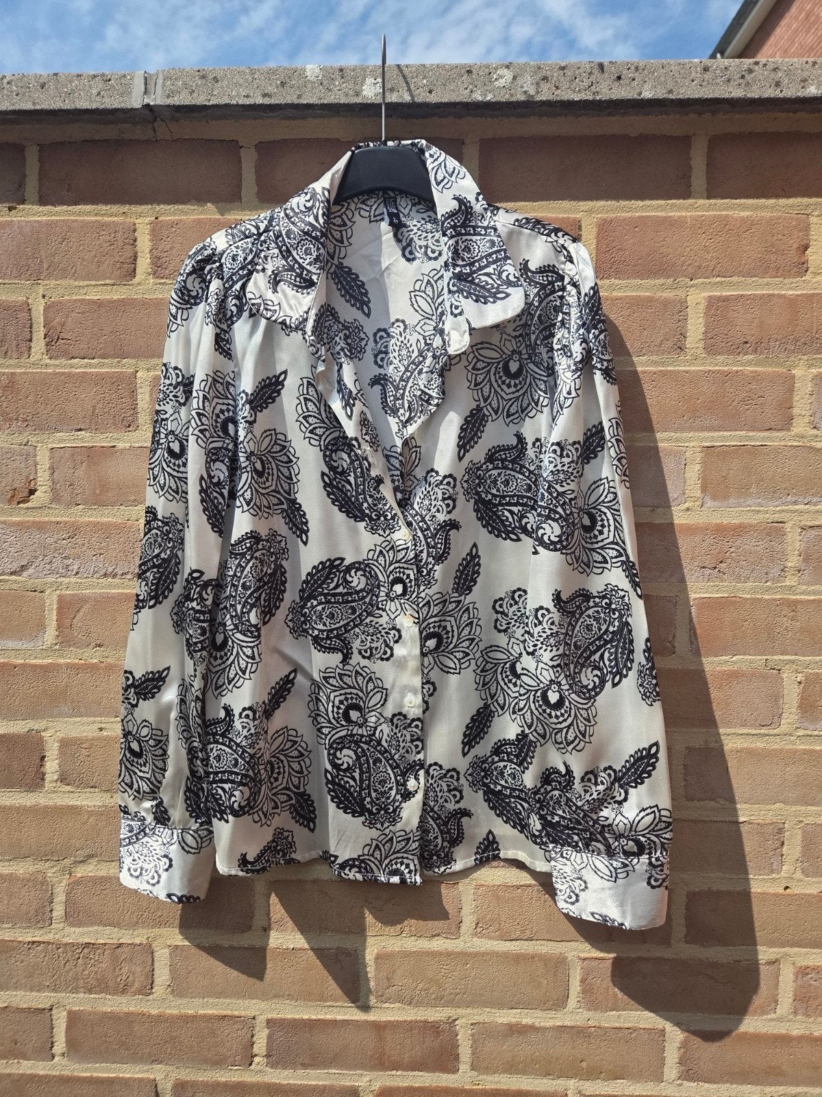 Mooi hemd wit, zwart maat large Paisley print, Ladies fashion, Wit, Maat 42/44 (L), Nieuw