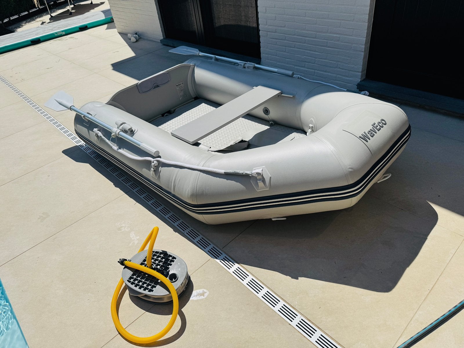 WavEco Rubberboot WEC230AMST - Nieuw, Sports nautiques & Bateaux, Canots pneumatiques, Enlèvement, Comme neuf, Pagaies