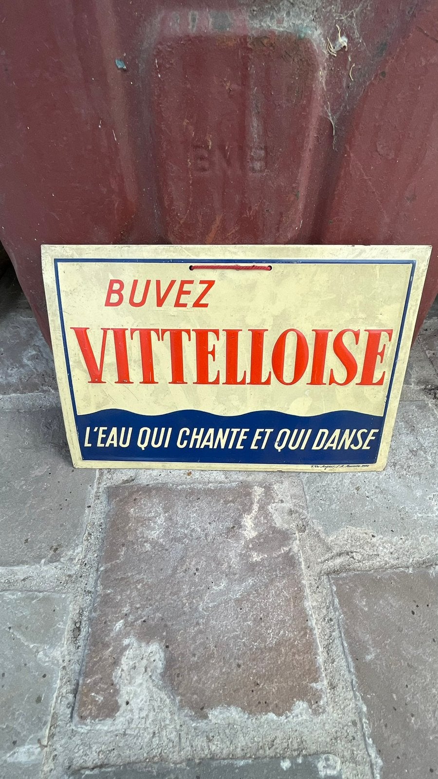Assiette en fer blanc vitteloise., Collections, Enlèvement ou Envoi, Comme neuf, Panneau publicitaire