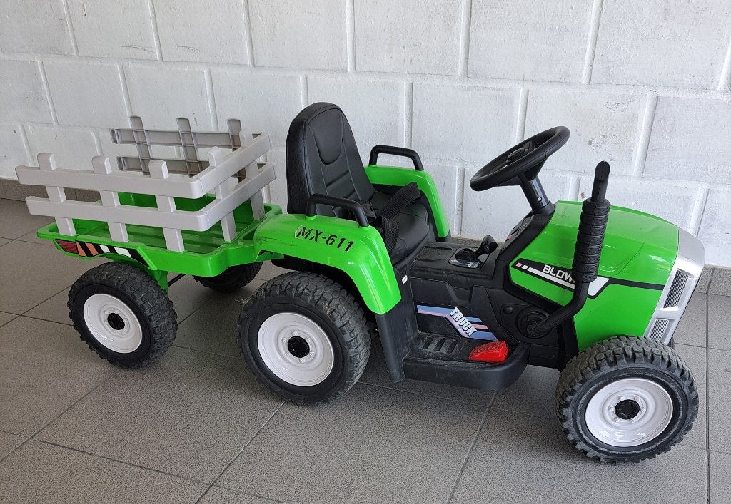 Tractor met aanhangwagen op accu, Kinderen en Baby's, Ophalen of Verzenden, Zo goed als nieuw, Afstandsbediening