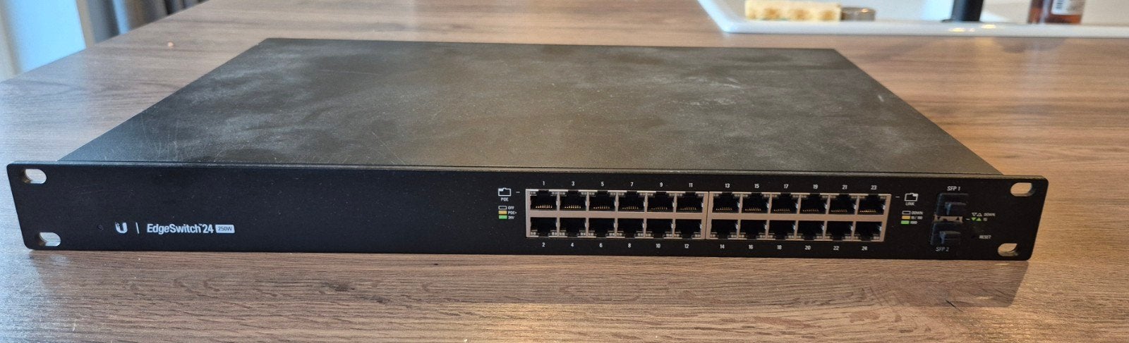 Ubiquiti ES-24-250W Switch POE, Computers en Software, Netwerk switches, Ophalen