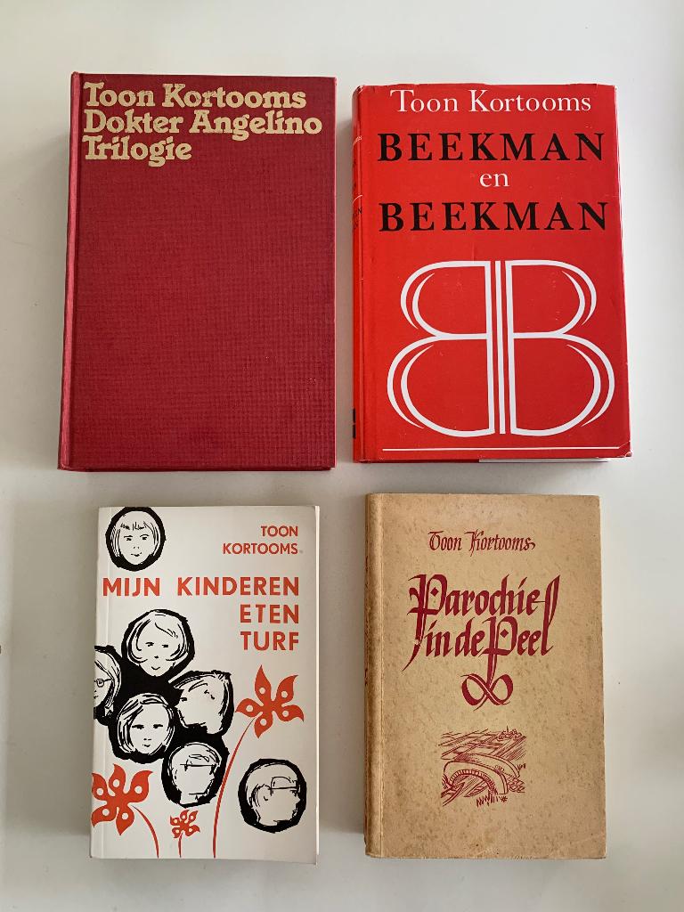 4 x Toon Kortooms, Boeken, Ophalen of Verzenden, Gelezen