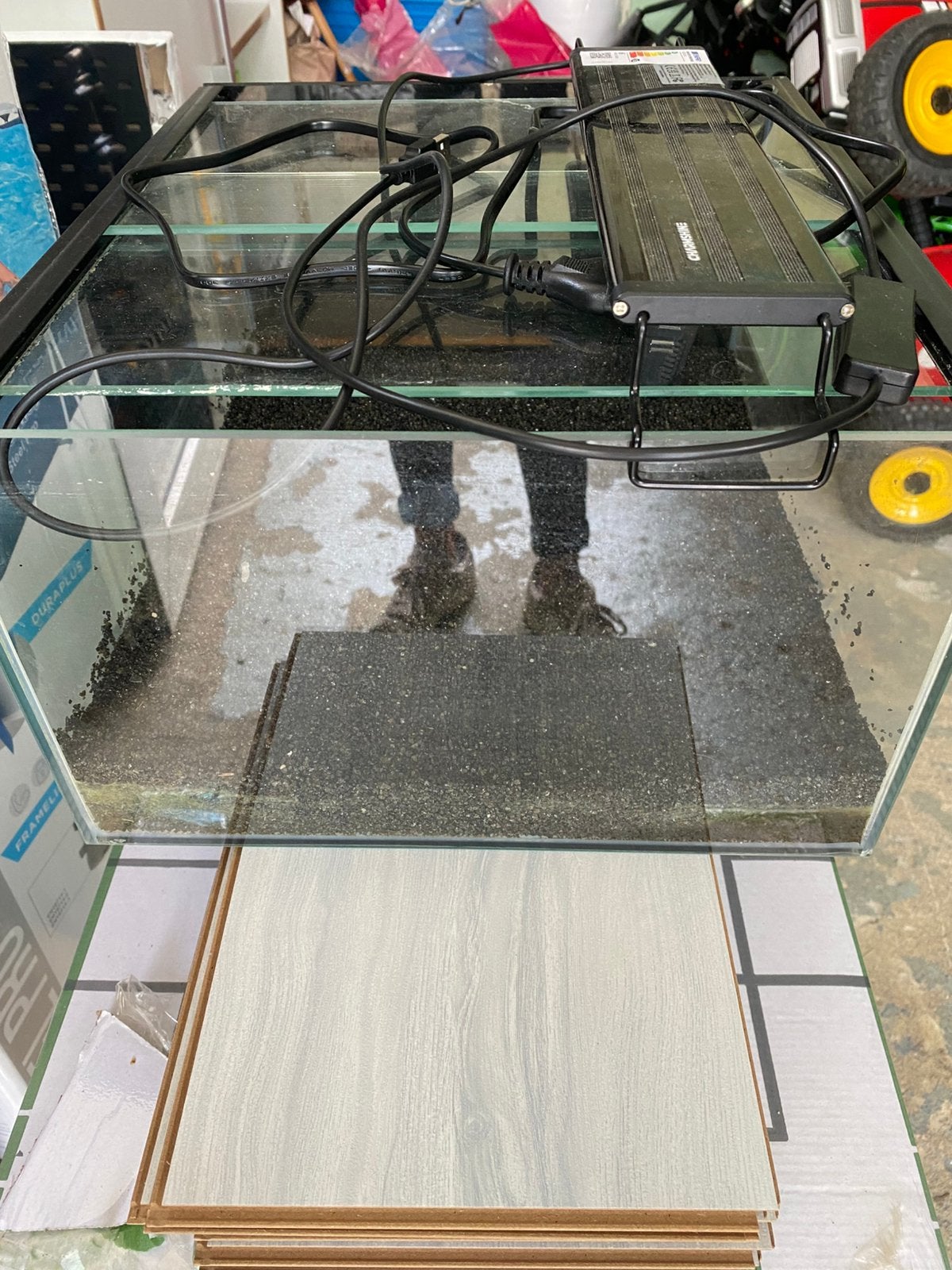 Aqaurium met licht filter en steentjes, Dieren en Toebehoren, Vissen | Aquariumvissen