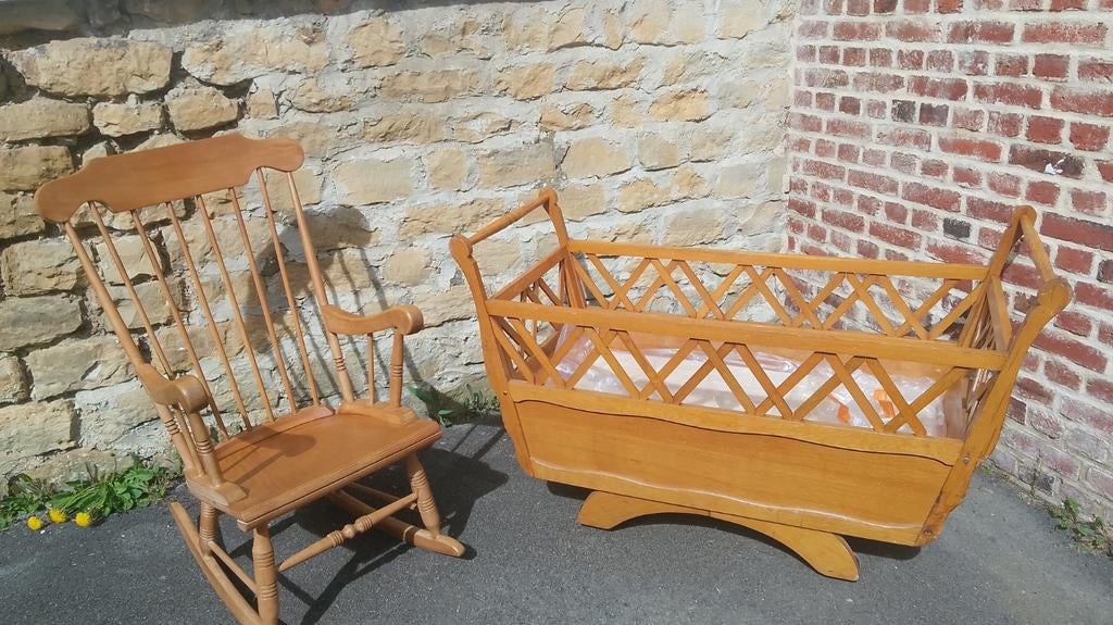 Original lit bébé vintage à roulettes + fauteuil à bascule, Enlèvement, Matelas
