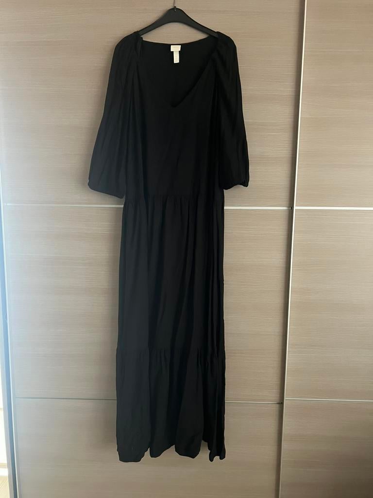 Magnifique tapis long noir taille L en parfait état !, Vêtements | Femmes, Enlèvement ou Envoi, Neuf, Taille 42/44 (L), Noir