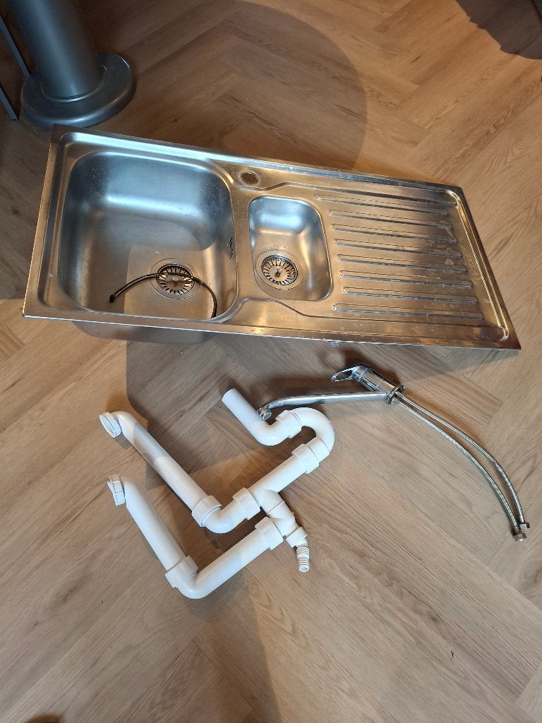 Gootsteen keuken met kraan en afvoerbuizen, Maison & Meubles, Cuisine | Éléments de cuisine, Enlèvement, Utilisé, Gris