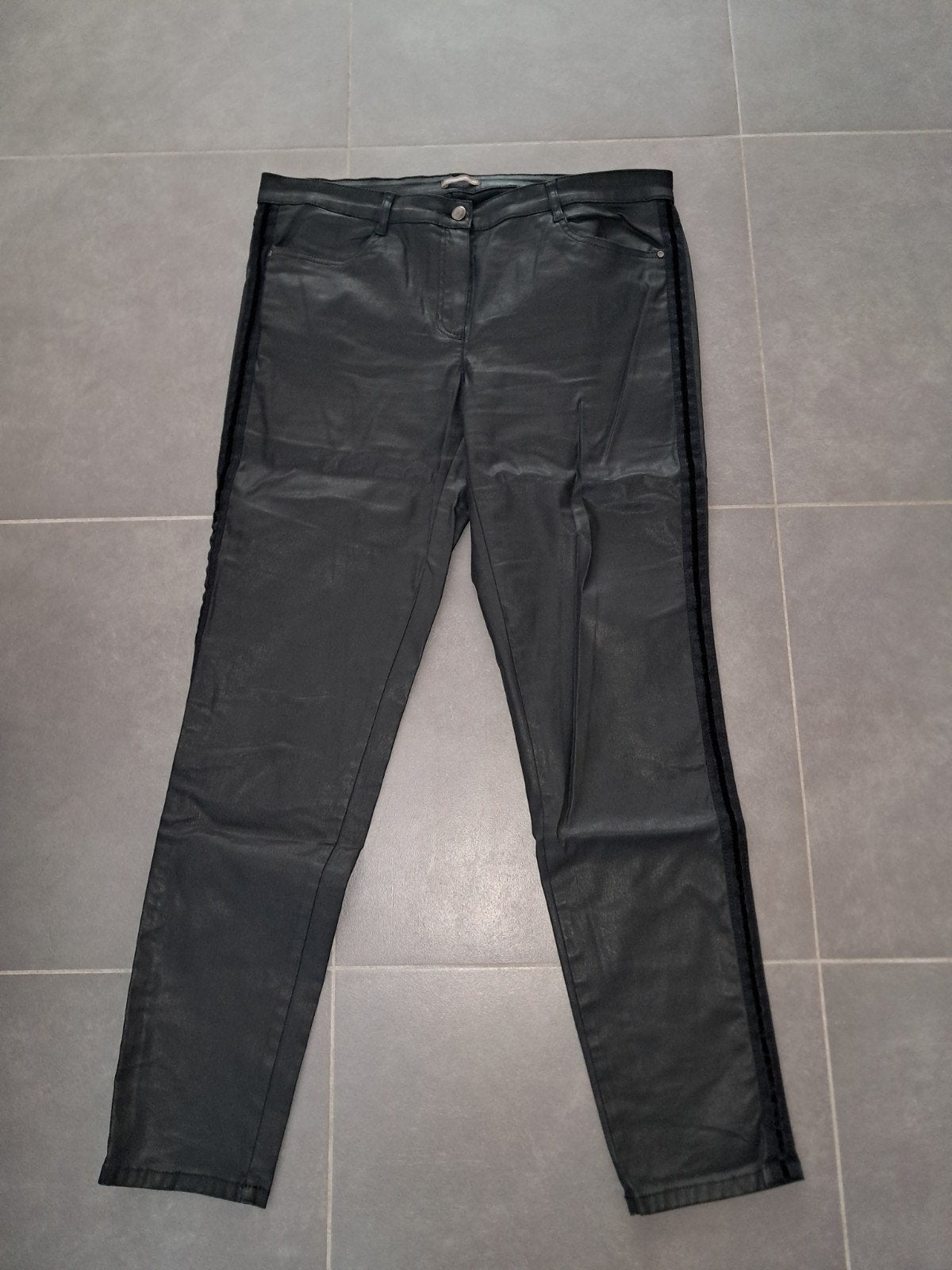 Broek Claude arielle 44, Zwart, Maat 42/44 (L), Ophalen of Verzenden, Zo goed als nieuw