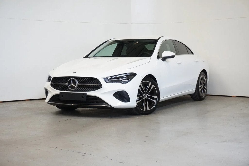 Mercedes-Benz CLA-Klasse 180 - TREKHAAK WEGKLAPBAAR - DISTRO, Auto's, Mercedes-Benz, Bedrijf, Te koop, CLA, ABS, Achteruitrijcamera