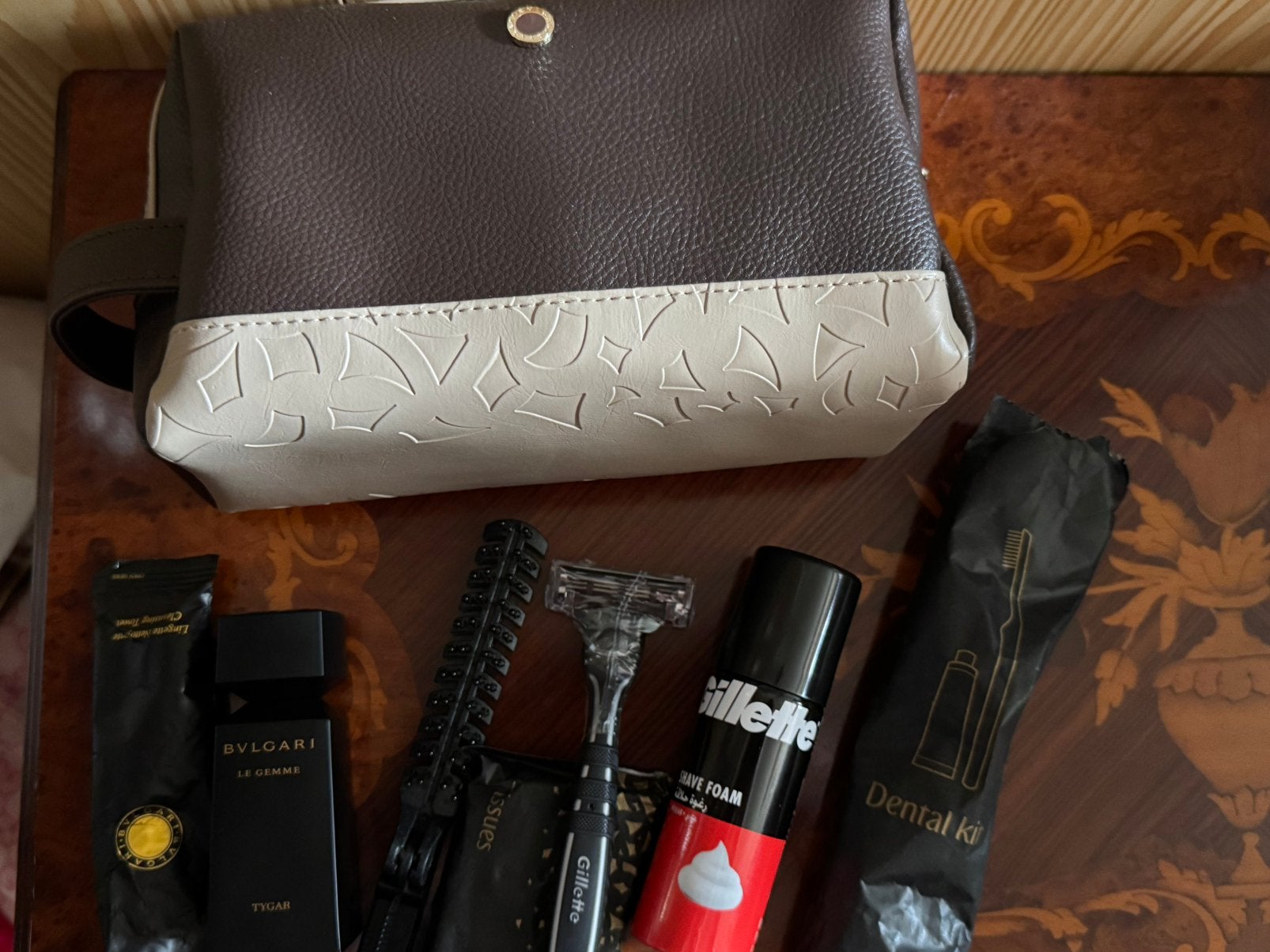 Bvlgari Tygar parfum met toilettas, Handtassen en Accessoires, Uiterlijk | Parfum, Ophalen of Verzenden, Nieuw