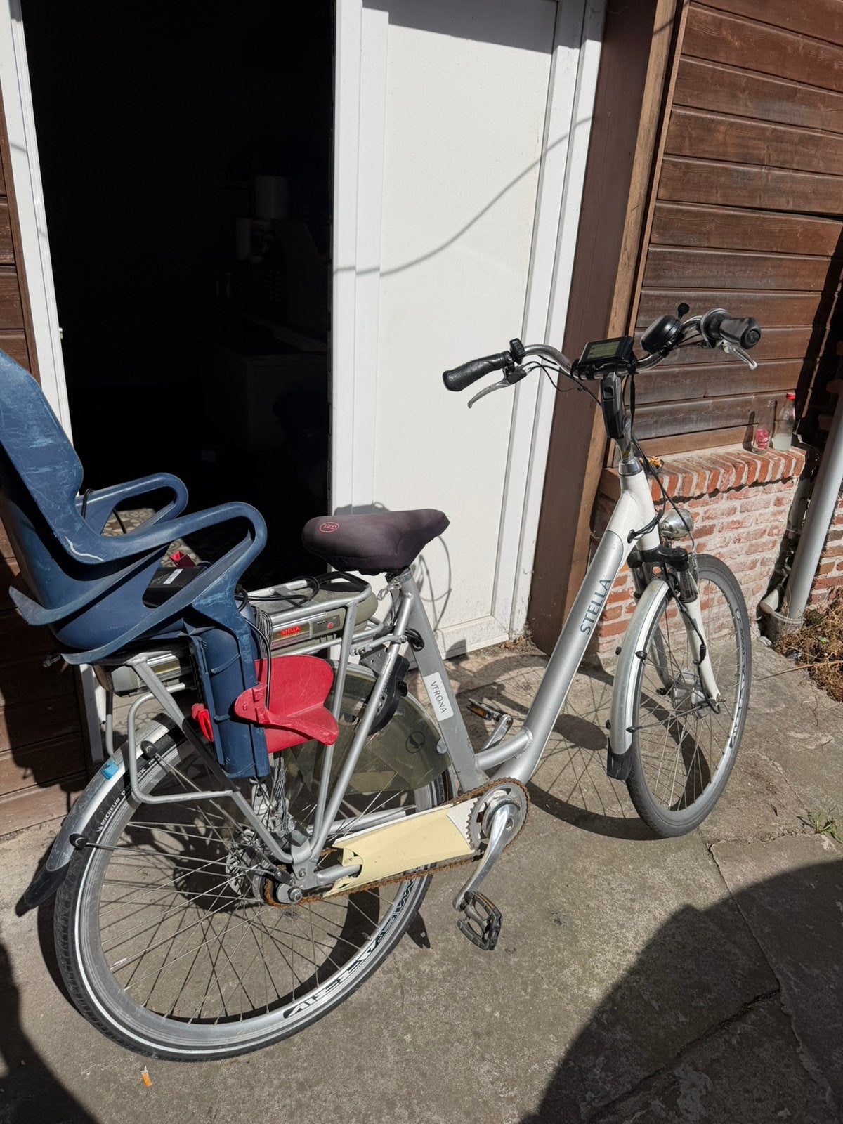 Elektrische damesfiets, Fietsen en Brommers, Ophalen, Zo goed als nieuw