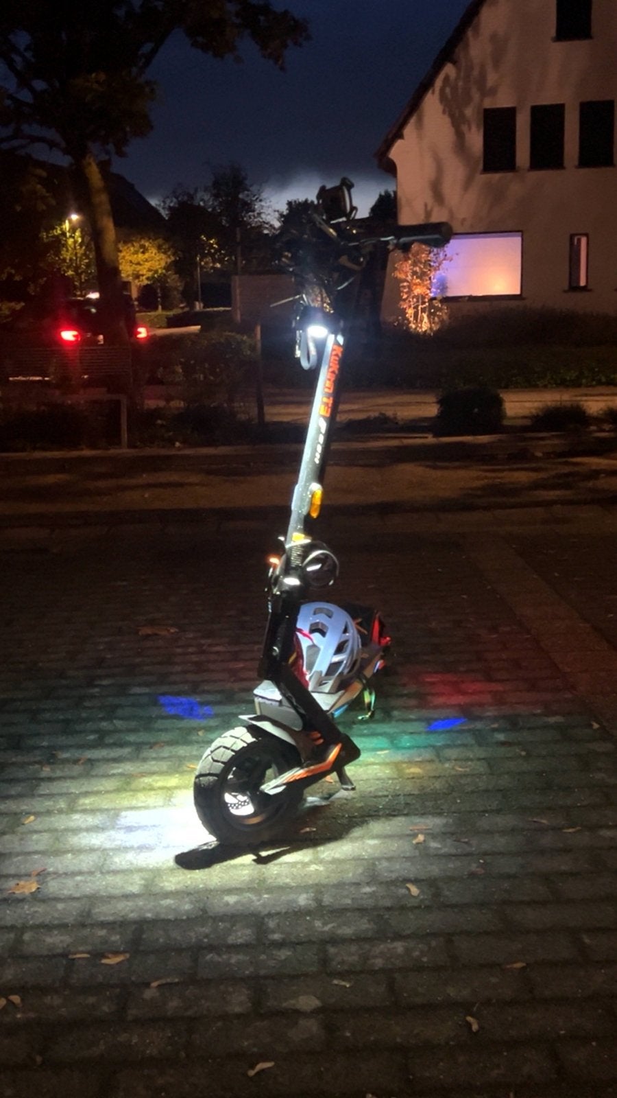 KuKirin T3 elektrische step  helm is 54 euro geeft licht, Fietsen en Brommers, Ophalen, Zo goed als nieuw, Elektrische step (E-scooter)