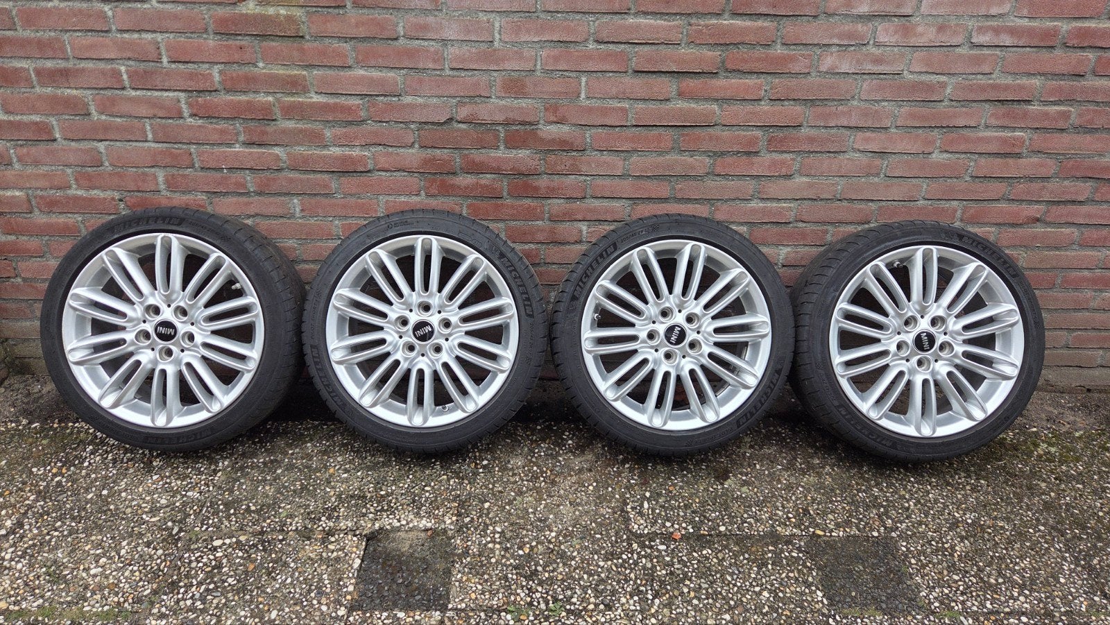 Lichtmetalen Velgen 17 inch + Banden Mini Tentacle Spoke., Ophalen, Gebruikt, 17 inch, 205 mm