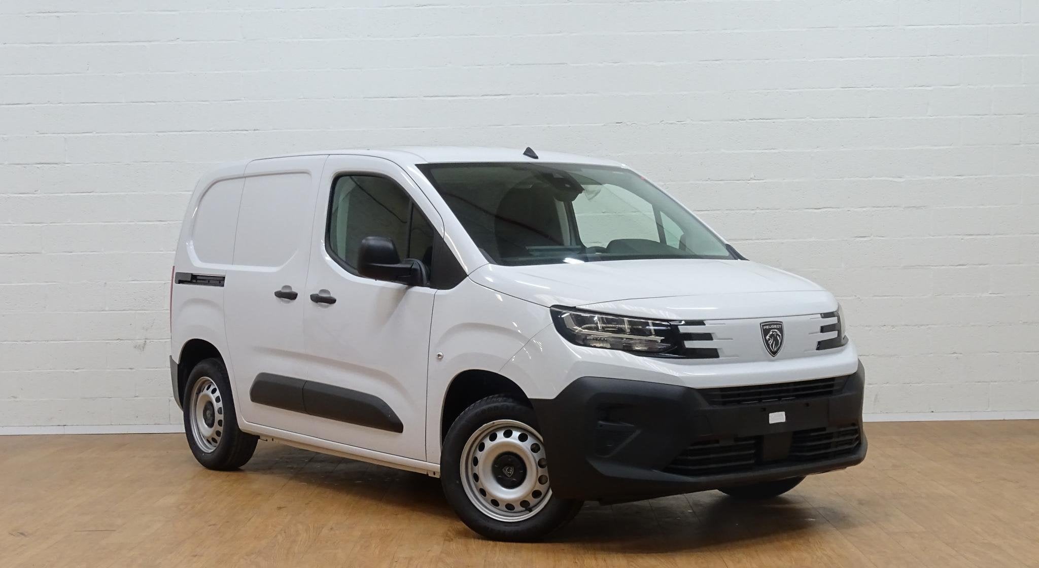 Peugeot Partner 1.5 BlueHDi L1 Light 96kW s/s EAT8, Stof, Gebruikt, 4 cilinders, Wit