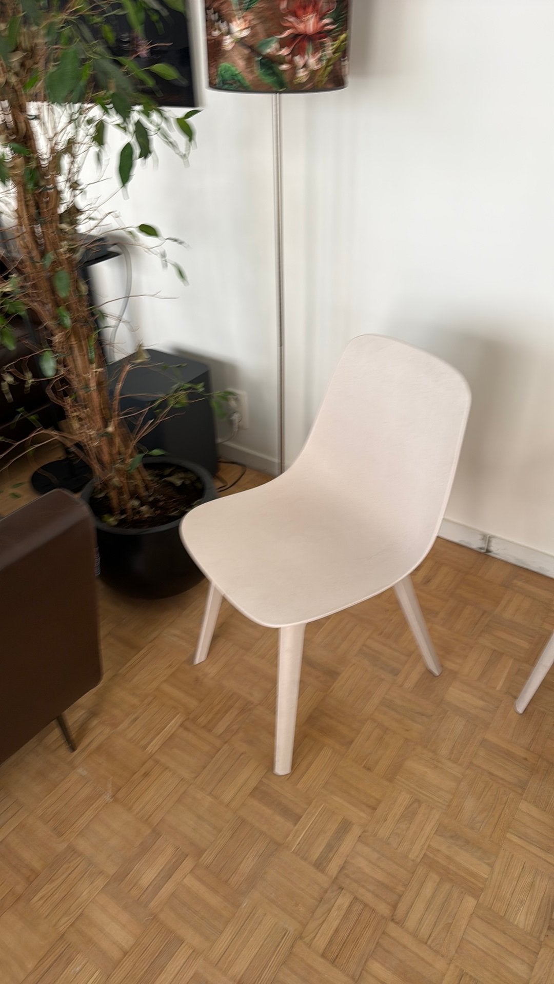 4 kunstof stoelen te koop, Ophalen, Zo goed als nieuw