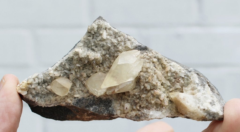 CALCIET uit Gralex groeve in MONT-SUR-MARCHIENNE in BELGIE, Ophalen of Verzenden, Mineraal