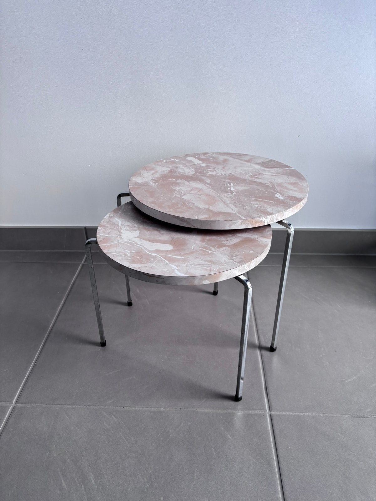 Vintage nesting tables, Enlèvement