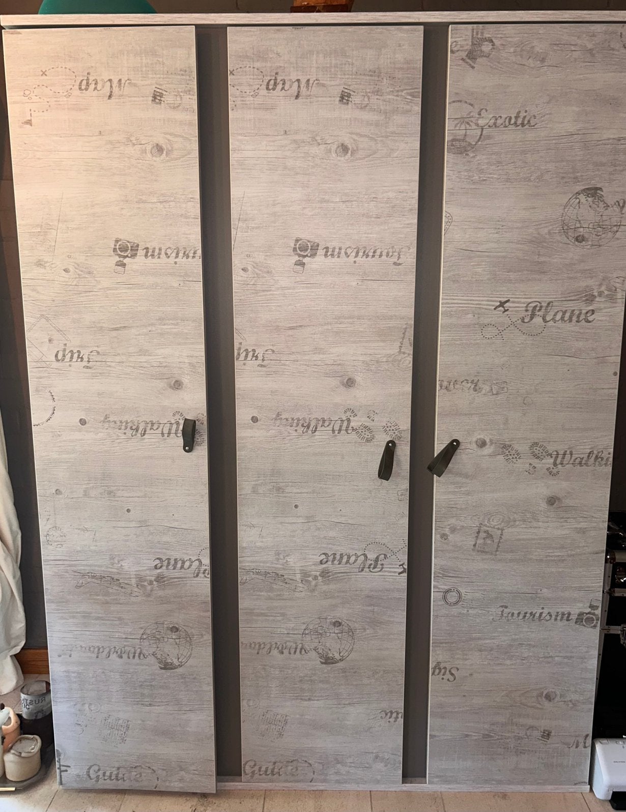 Deurkast / Kledingkast – 3 deuren – 151 x 187 cm