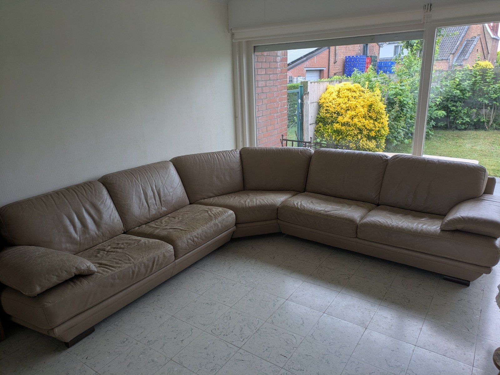 Siège en cuir beige 2,5 x 2,5 mètres, Enlèvement