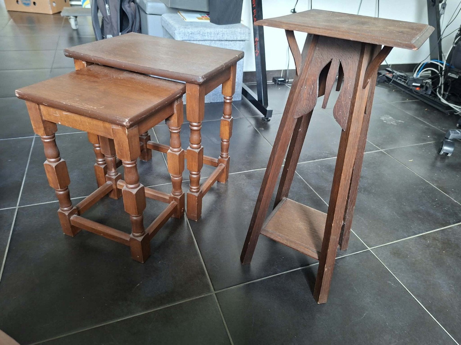 houten tafeltjes, Enlèvement