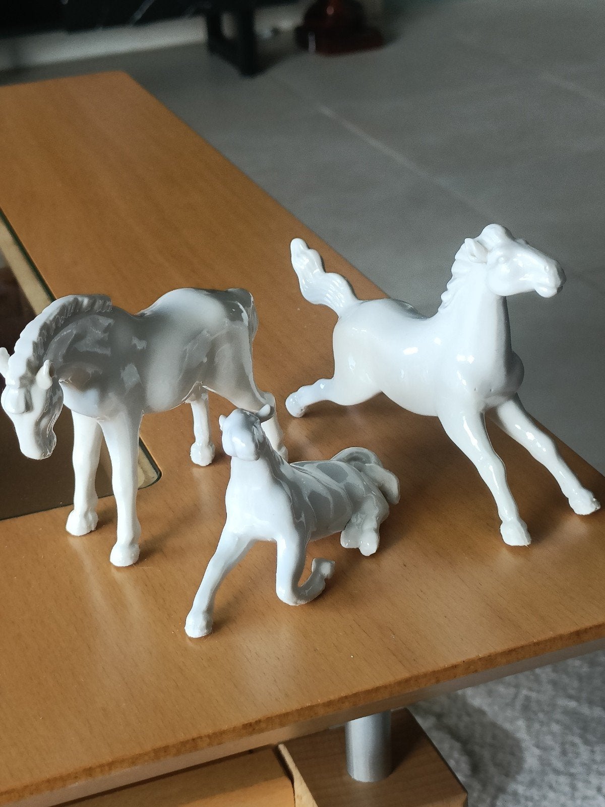 3 chevaux en porcelaine blanche, Antiquités & Art, Enlèvement ou Envoi